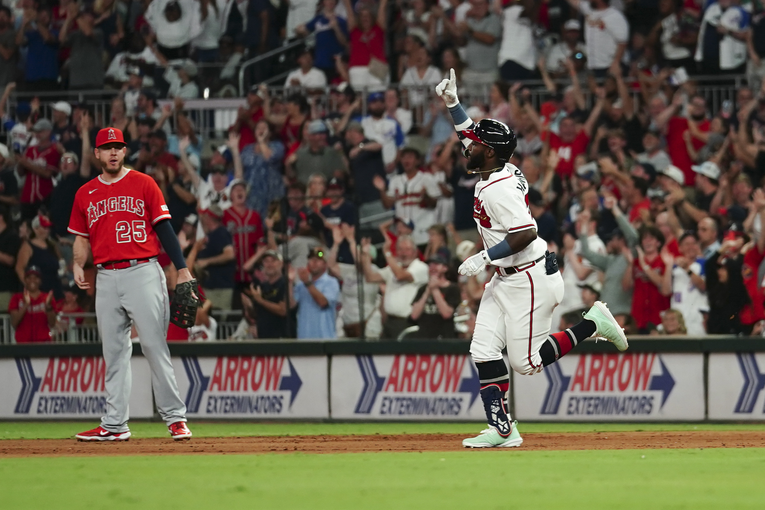 Angels use 3 solo homers to cool off MLB-leading Braves with 4-1 victory;  Ohtani goes 2 for 3 - ABC News