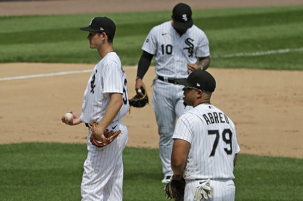 Thome HR lifts White Sox in opener