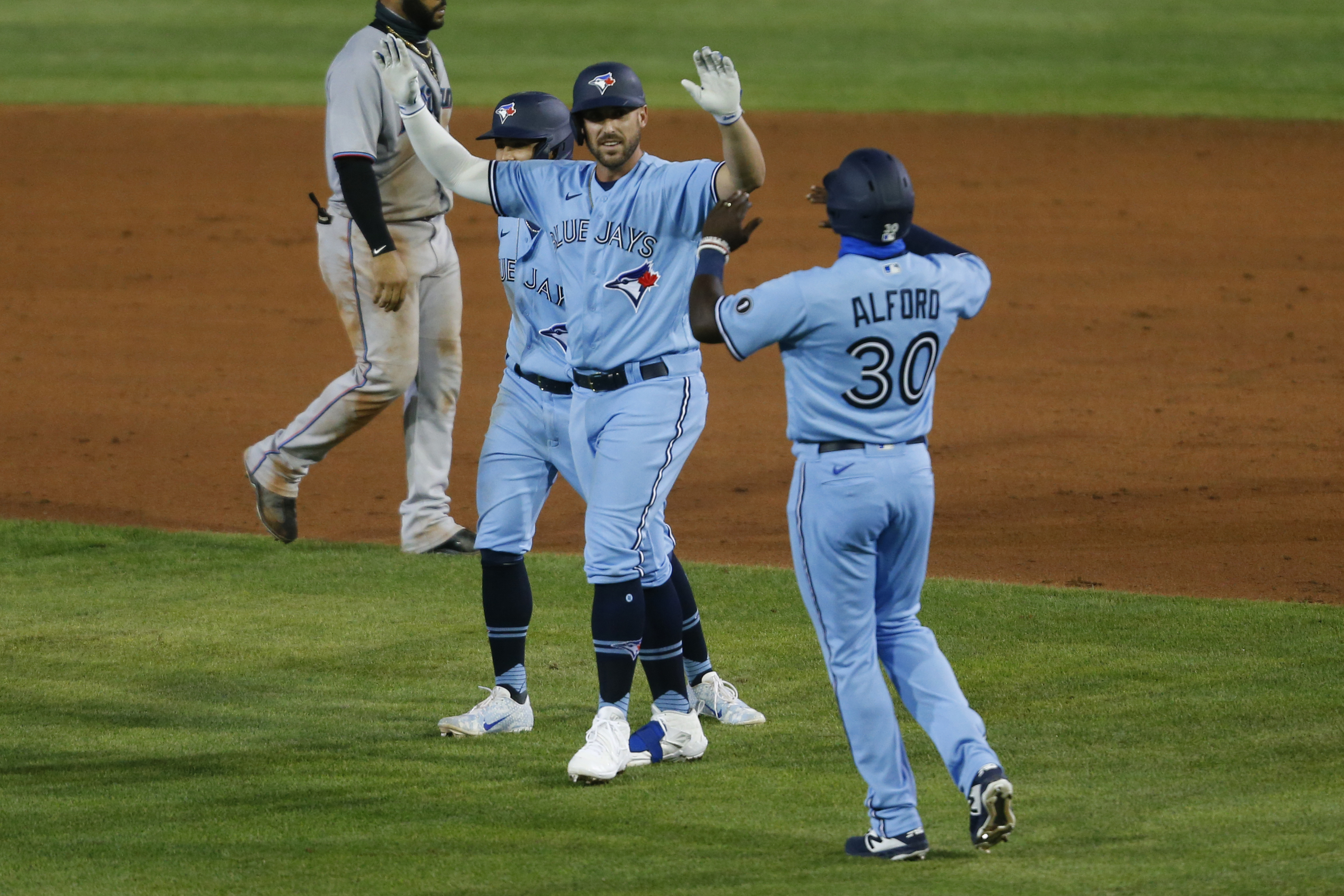 Biggio's homer sends Blue Jays to win over Royals in Bichette's debut