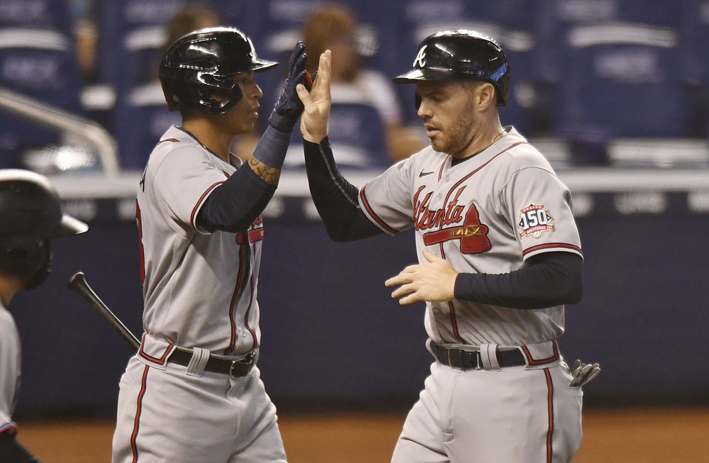 Atlanta Braves' Ender Inciarte, right, is tagged out by