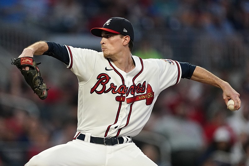 Lowe, Braves spoil Phillies' opening night