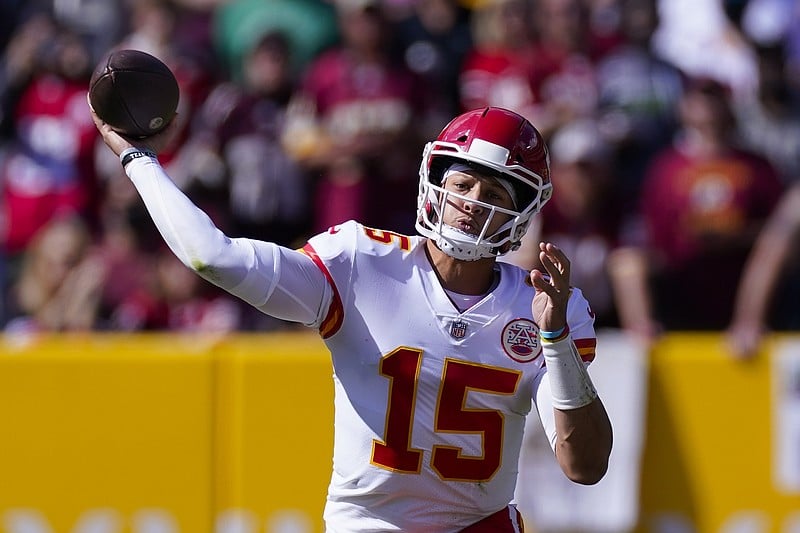 Kansas City Chiefs quarterback Patrick Mahomes (15) passes against