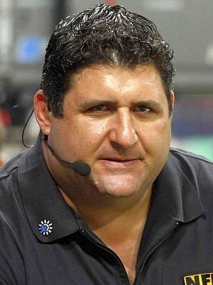 Tony Siragusa, a Defensive Lineman Known as Goose, Dies at 55