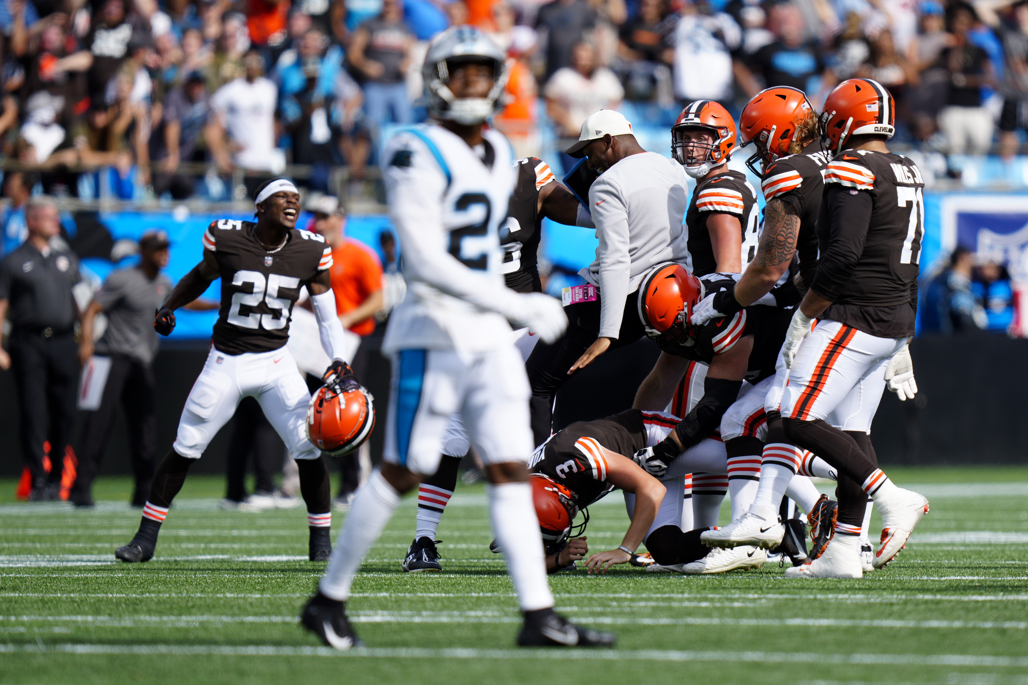 Cleveland Browns beat Mayfield, Panthers 26-24