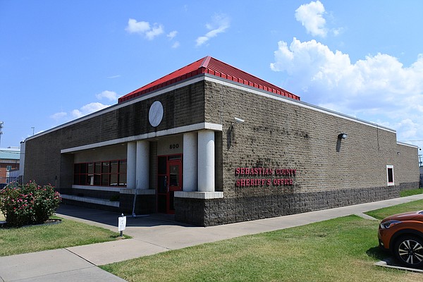 Lawsuit claiming excessive force in Sebastian County arrest gets new trial date - Vimarsana News