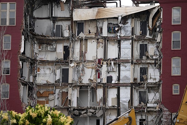 Cracked floors, bowed walls: Many warnings but no action at Iowa building before deadly collapse - Vimarsana News