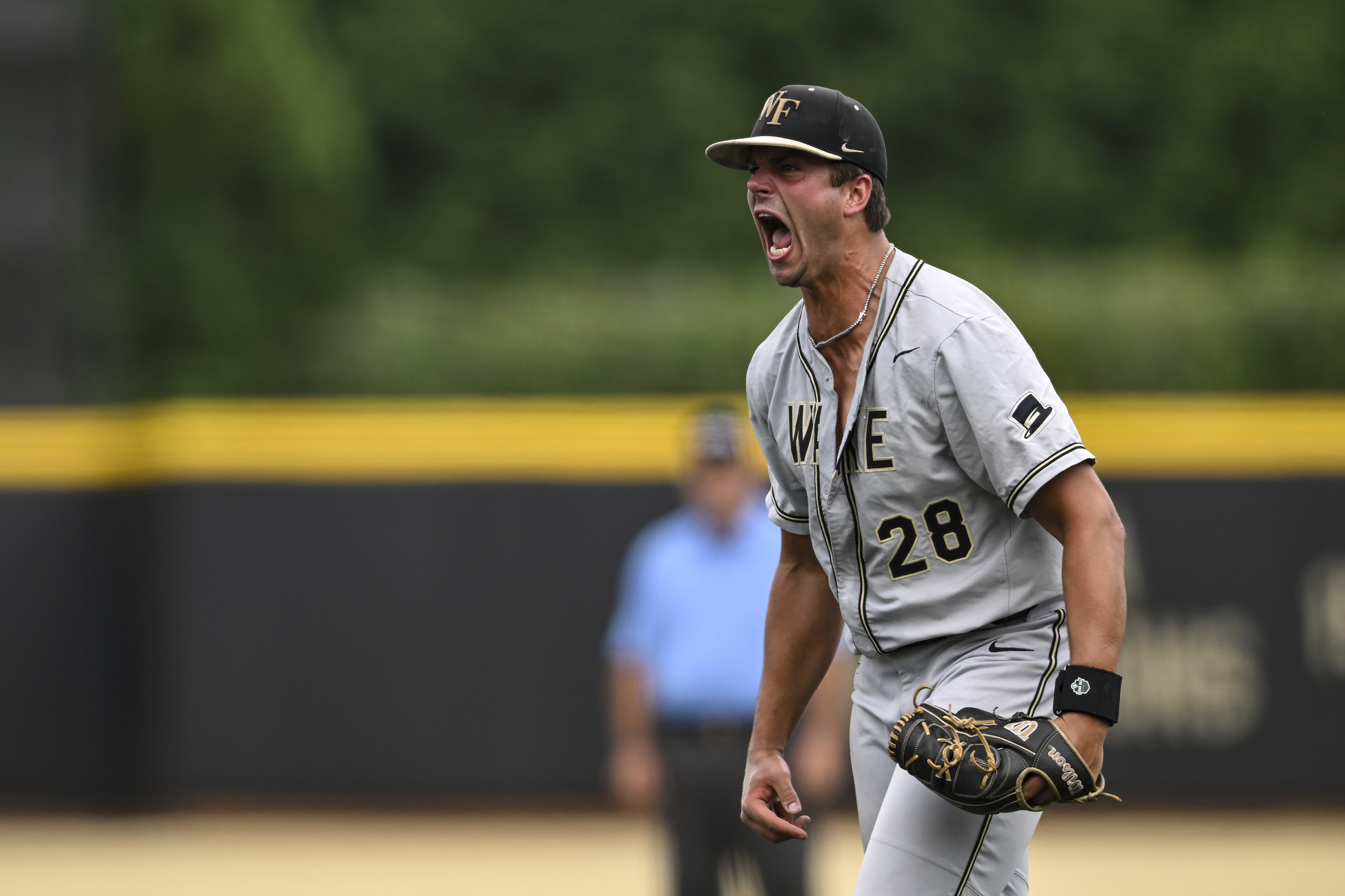 Beloso hits 3-run HR, LSU wins super regional, clinches first CWS