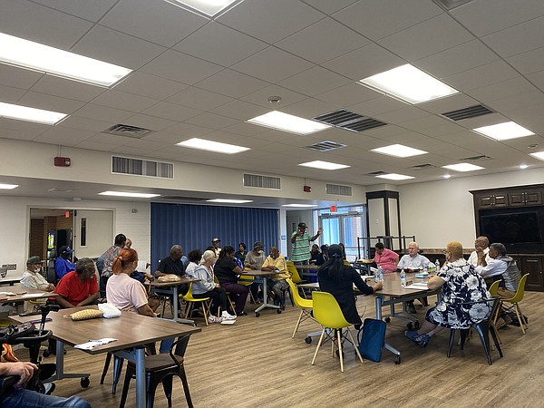 Little Rock housing authority officials faced with resident concerns during meeting at Parris Towers - Vimarsana News