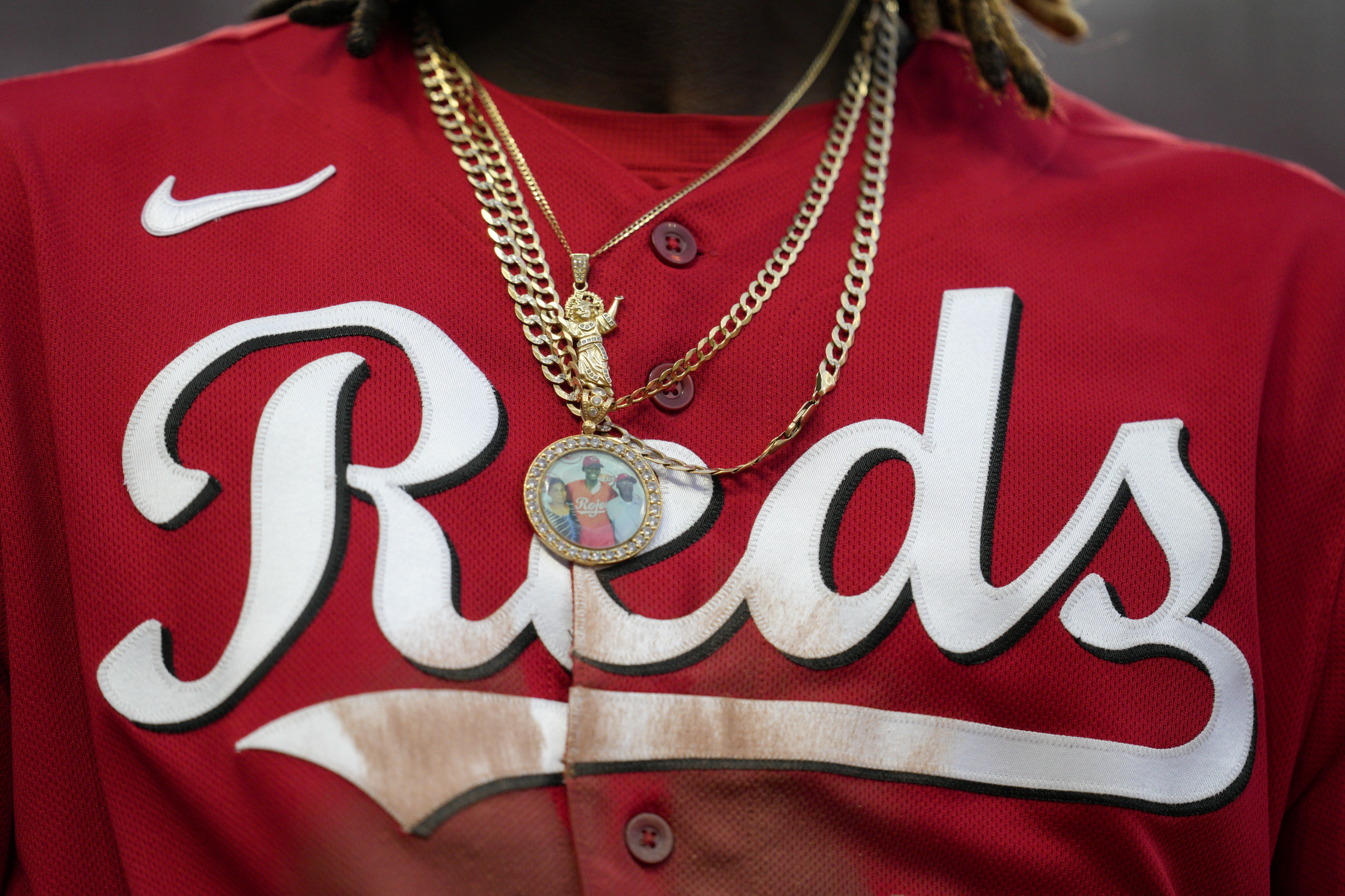 Cincinnati Reds - Tonight the Reds will be wearing their Los Rojos