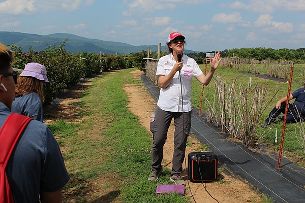 Growers tour UA research station - Vimarsana News