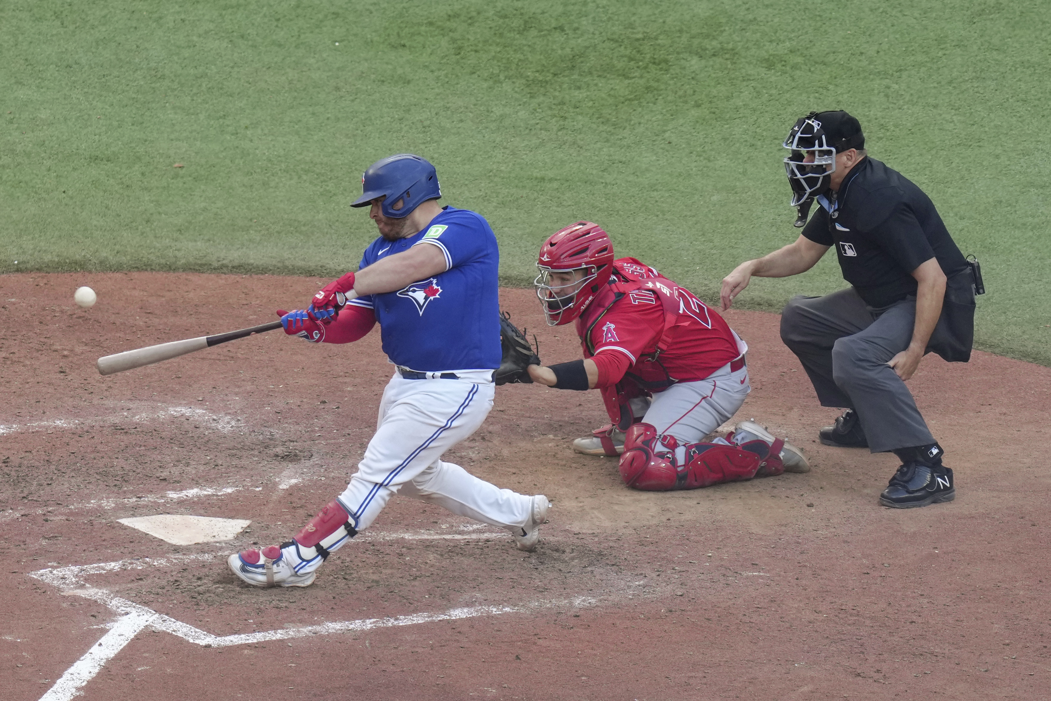 Alejandro Kirk's two-run single, 09/29/2023