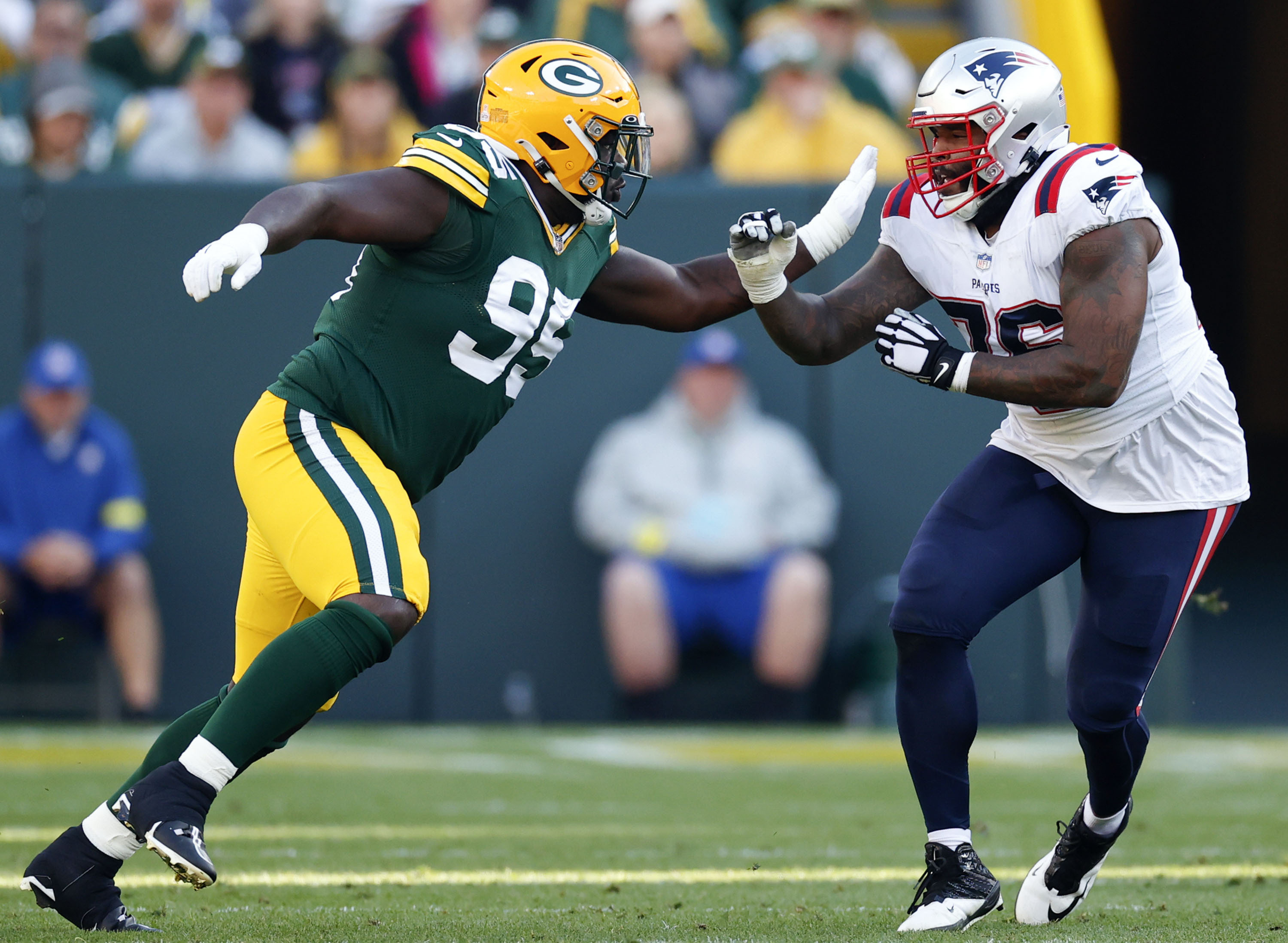 Devonte Wyatt's first sack of 2023 goes for 11-yard loss